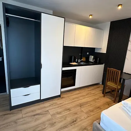 Apartmenthaus * Цойтен