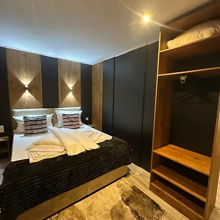 Apartmenthaus 1 *
