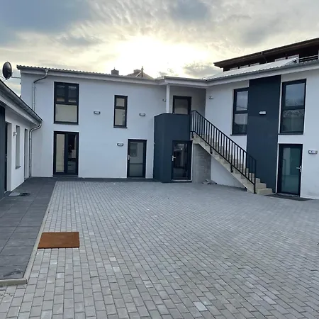 Apartmenthaus アパート *