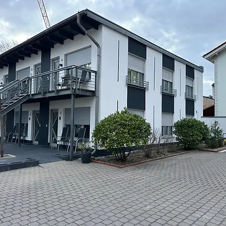 Apartmenthaus * Цойтен