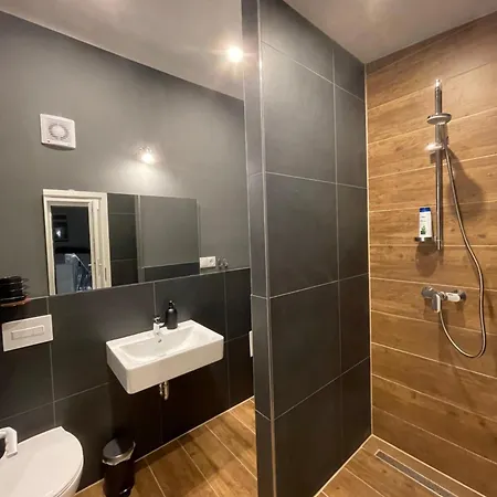 Apartmenthaus 1