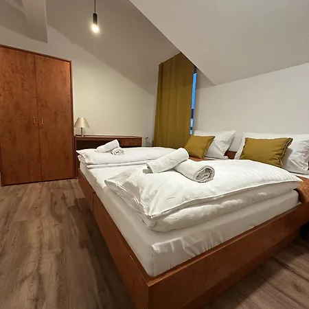 Apartmenthaus 1 *