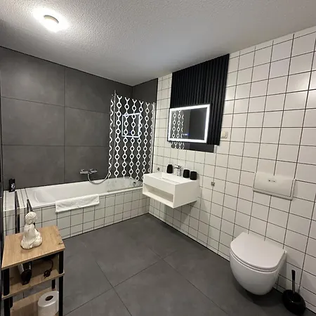 Apartmenthaus 1 *